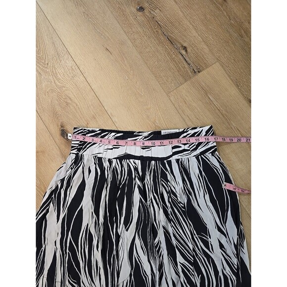 Liz Claiborne Mini Skirt Womens L Full Black White Floral Pockets Full Short - Picture 2 of 8